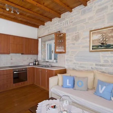 بيت للعطل Elegant Traditional Cycladic Flat Orpheus With Balcony *
