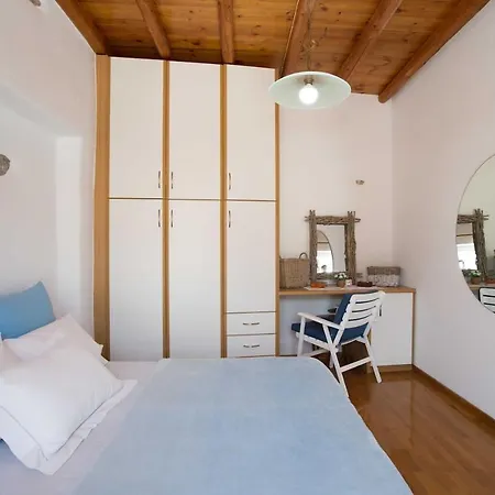 Elegant Traditional Cycladic Flat Orpheus With Balcony باروس