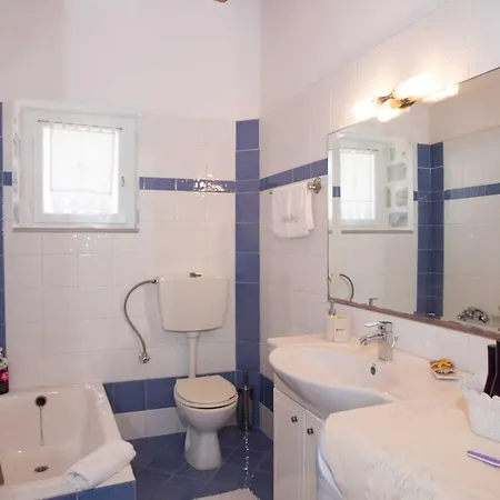 Elegant Traditional Cycladic Flat Orpheus With Balcony Hébergement de vacances