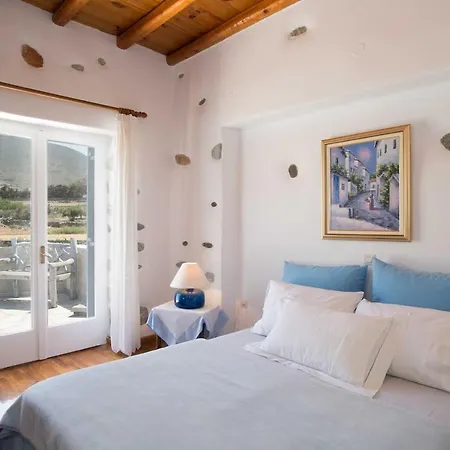Elegant Traditional Cycladic Flat Orpheus With Balcony *